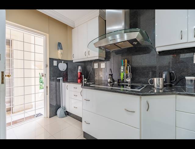 3 BEDROOM APARTMENT FOR SALE IN MORNINGSIDE